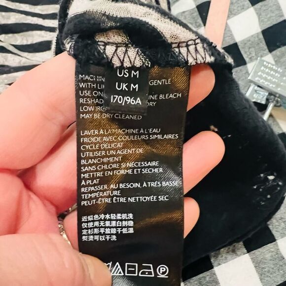 Anthropologie Pilar V-neck Black Lack Relaxed Fit casual top size medium - Picture 11 of 13